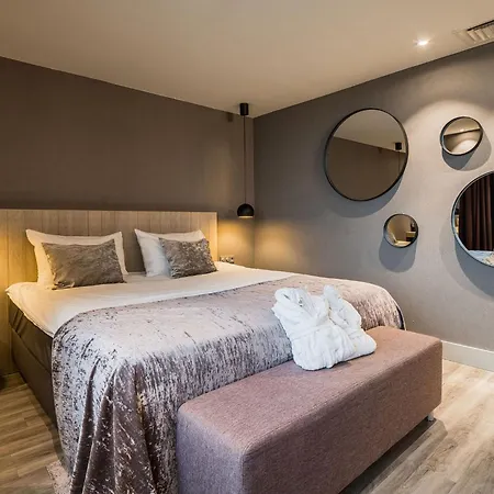 Отель Der Valk 4*