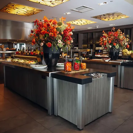 Отель Der Valk 4*