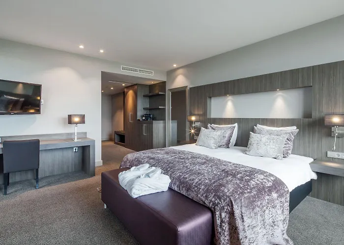 Der Valk Отель 4*