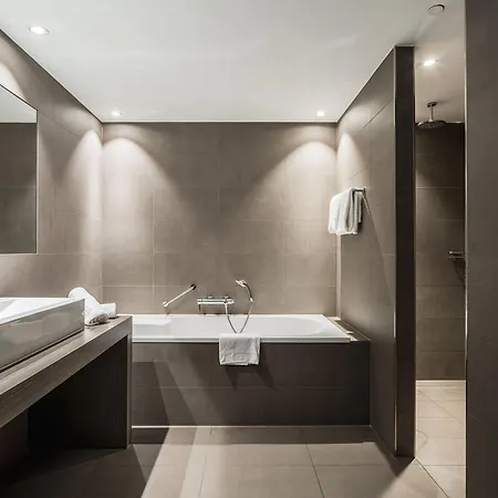 Der Valk Hotel 4*
